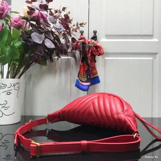 BUMBAG WAVE VUITTON NEW LOUIS 0522